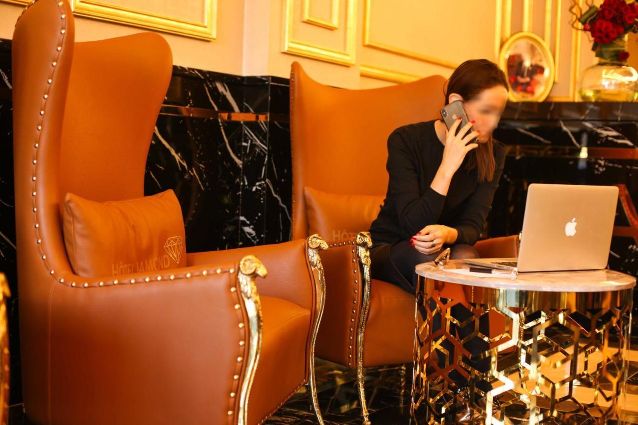 Suite Hotel Casa Diamond Casablanca Exterior photo A business woman working at the lobby of the hotel